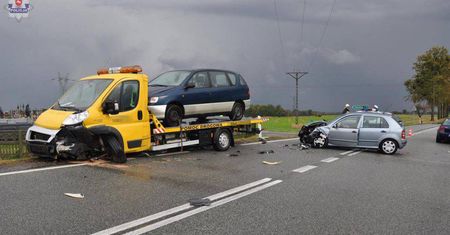 Polichna: Wyprzedzał kolumnę samochodów. Uderzył w lawetę