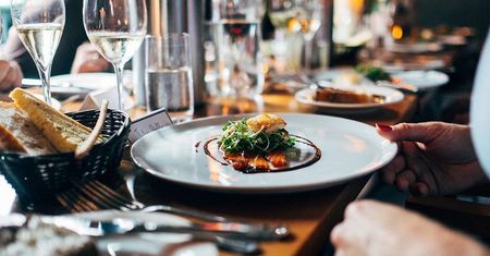 Nieoficjalnie: Rząd rozważa zamknięcie wszystkich restauracji, kawiarni i pubów