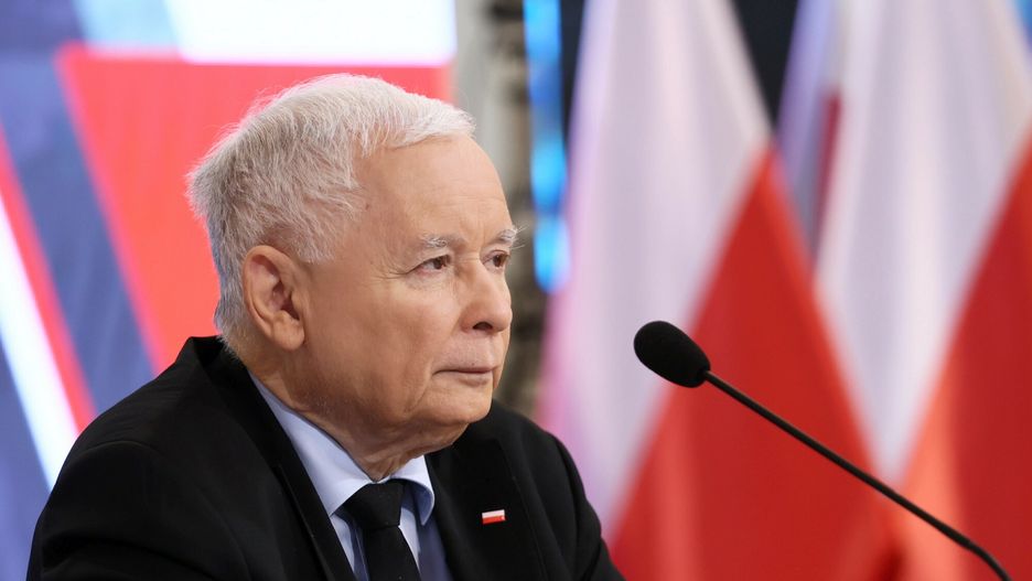 PiS przedstawa ustaw? o obronie ojczyznyFot. Pawel Wodzynski/East News, Warszawa, 26.10.2021. PiS przedstawia zalozenia nowej ustawy o obronie ojczyzny. Projektowana ustawa ma uporzadkowac przepisy dotyczace Sil Zbrojnych, zastepujac kilkanascie aktow prawnych, w tym m.in. ustawe z 1967 roku o powszechnym obowiazku obrony.
N/z: wicepremier, przewodniczacy Komitetu Rady Ministrow ds. Bezpieczenstwa Narodowego i Spraw Obronnych Jaroslaw KaczynskiPawel Wodzynski