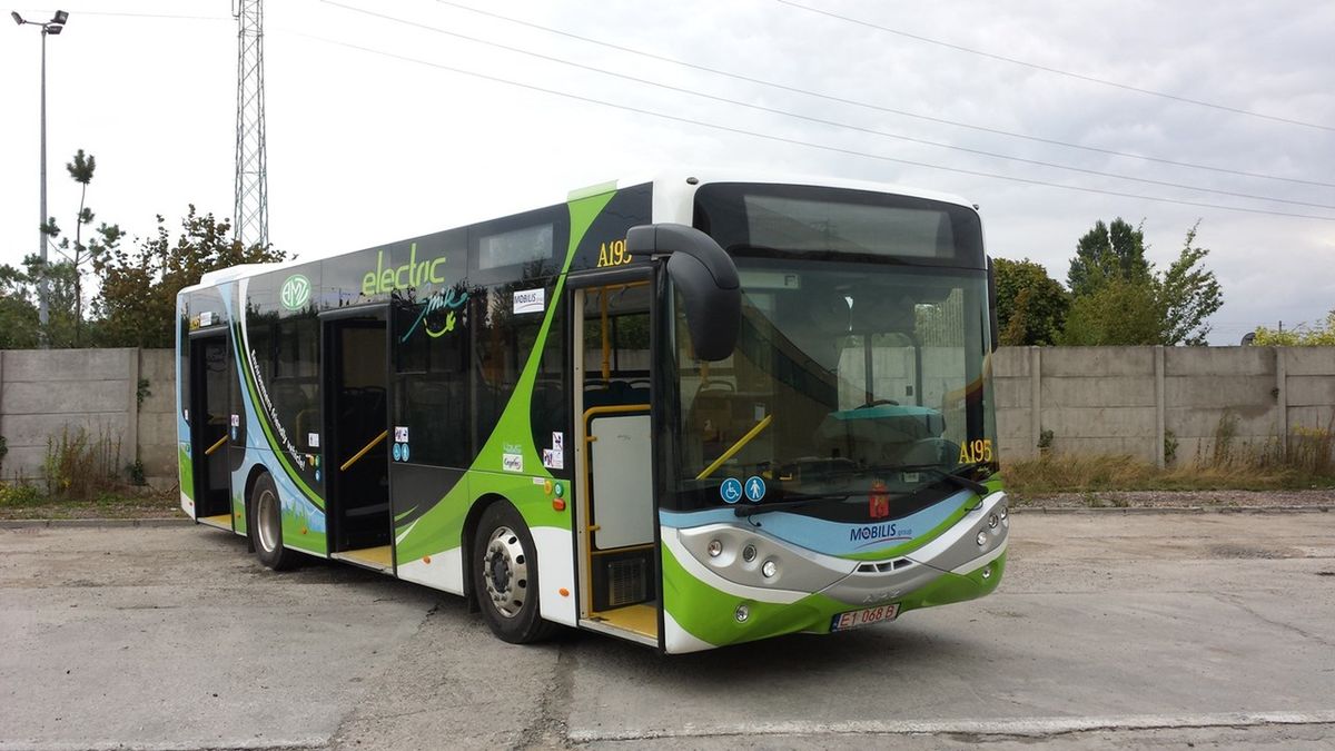 Nowy, ekologiczny autobus na ulicach Warszawy