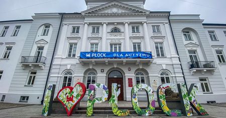2 kwietnia przed ratuszem - Płock dla autyzmu