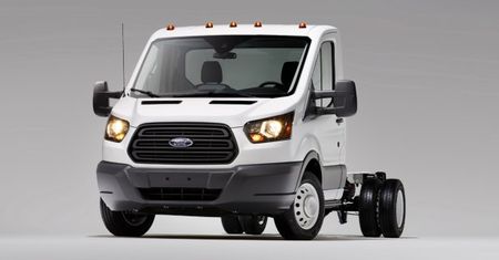 Ford Transit – podwozie z kabiną dla USA