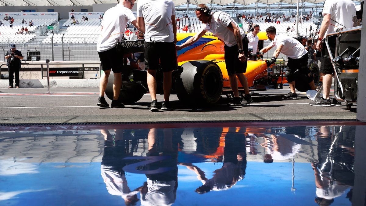 garaż McLarena