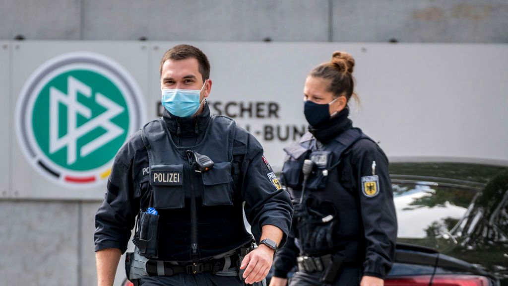 W środę policja weszła do siedziby DFB we Frankfurcie