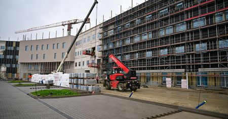 Ogromny szpital rośnie jak na drożdżach. Pierwsi pacjenci za 2 lata