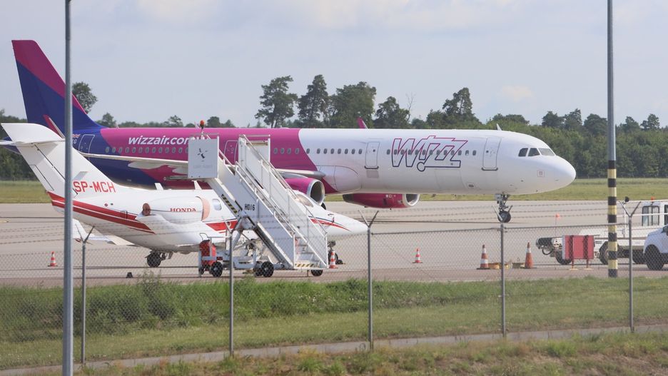 28.06.2023 LUBLIN 
MICHAL OLECH ZOSTAL 3 MILIONOWYM PASAZEREM PORTU LOTNICZEGO LUBLIN. 

LOTNISKO LUBLIN PORT LOTNICZY TERMINAL PASAZER SAMOLOT LADOWANIE WIZZAIR HALA PRZYLOTOW HOSTESSA 

NZ WIZZ AIR


FOT. LUKASZ KACZANOWSKI/POLSKA PRESS