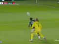 Kuriozalny gol w Anglii. Niewiarygodne, co zrobił bramkarz i obrońcy