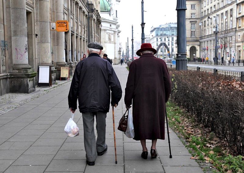 U emerytów bez zmian. Bieda aż piszczy – zwłaszcza wśród kobiet