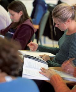 Oszukani studenci odeszli z warszawskiej uczelni