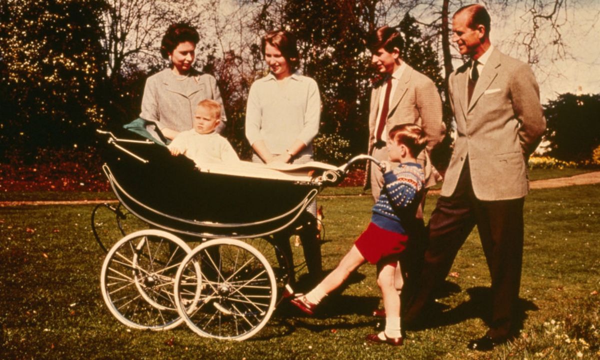 Elżbieta II, książę Filip i dzieci.