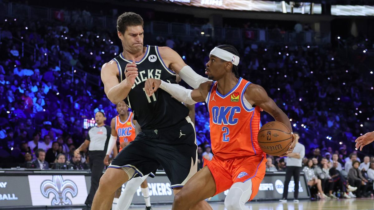 Getty Images / Ethan Miller / Na zdjęciu: Shai Gilgeous-Alexander (z prawej) i Brook Lopez (z lewej)