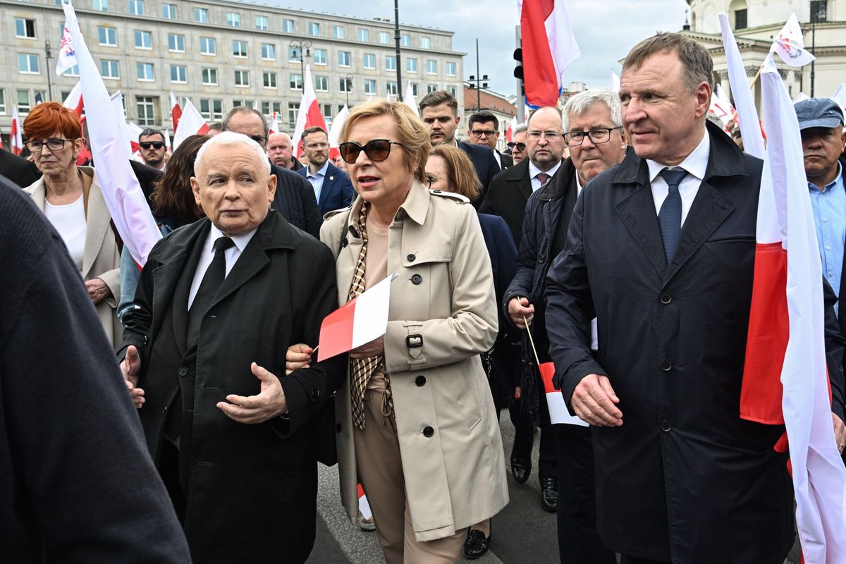 miesięcznica smoleńska, jacek kurski, radosław fogiel, pis Podsłuchali rozmowę z Kurskim na miesięcznicy