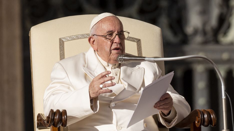 VATICAN - 2022/11/23: Pope Francis delivers his speech after his traditional Wednesday General Audience at St. Peter's Square. (Photo by Stefano Costantino/SOPA Images/LightRocket via Getty Images)