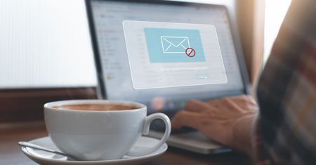 Uwaga na podejrzane e-maile – oszuści mają nowy sposób na atak