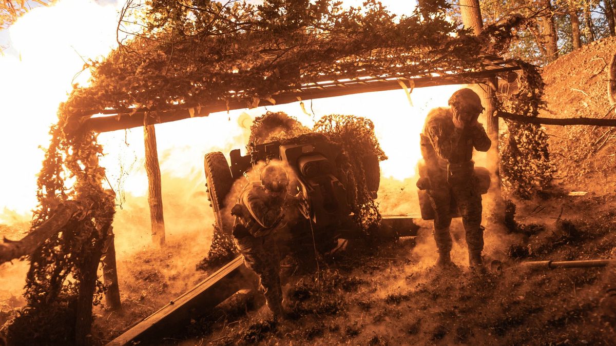 Temporary
AA's Best Pictures of 2024: Ukrainian soldiers fire D-30 artillery in the direction of Toretsk, Ukraine, 30 July 2024. Diego Herrera Carcedo / Anadolu/ABACAPRESS.COM
AA/ABACA