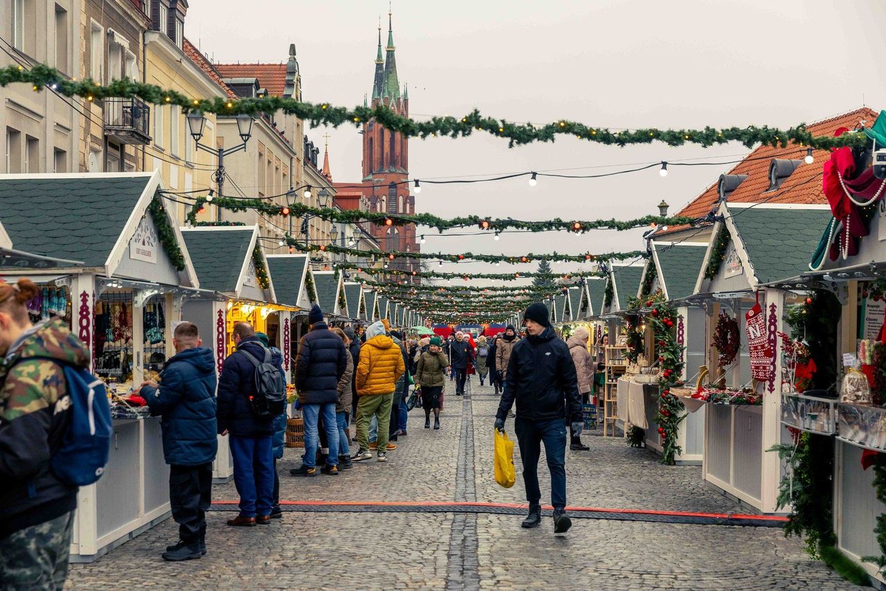 Białystok: East Side Story. W centrum czuć już święta. Komu prezent? Komu rózga?