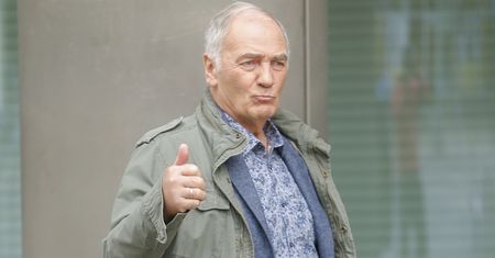 Karol Strasburger pokazał się bez koszulki. Jest w świetnej formie