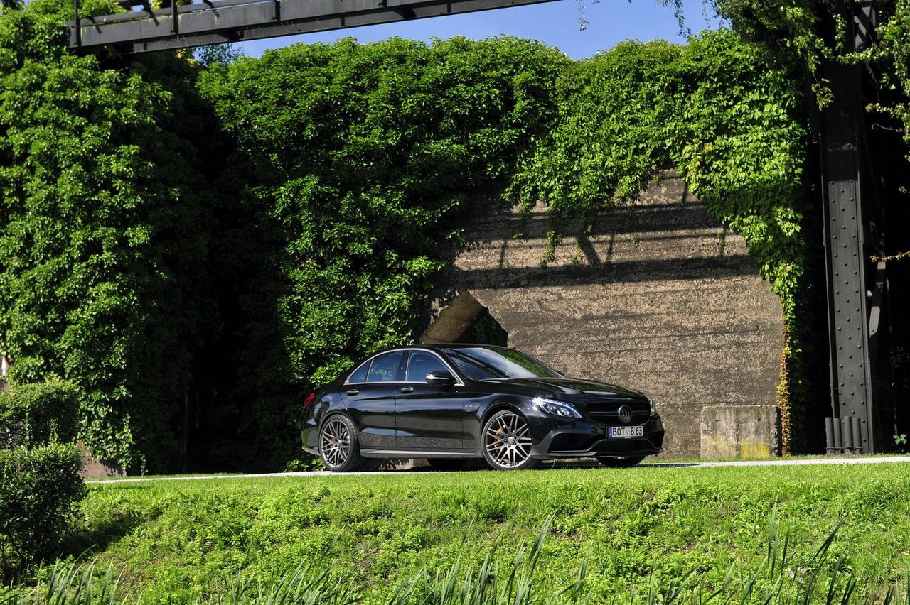 Brabus Mercedes-AMG C 63 S (2015) - 600-konna bestia zmierza do Frankfurtu