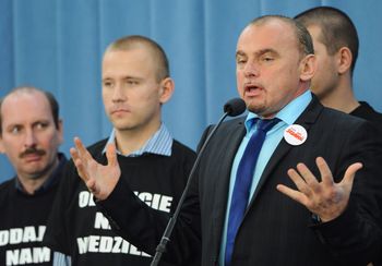 Zbierają paragony. "Solidarność" kontroluje otwarte w niedziele sklepy