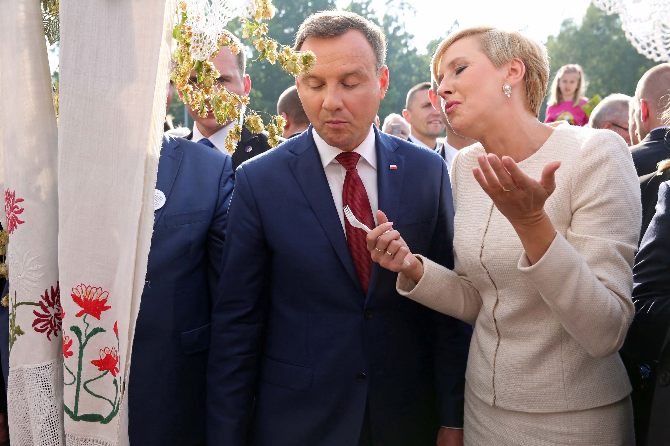 Andrzej Duda robi kampanię na podkarpackim weselu