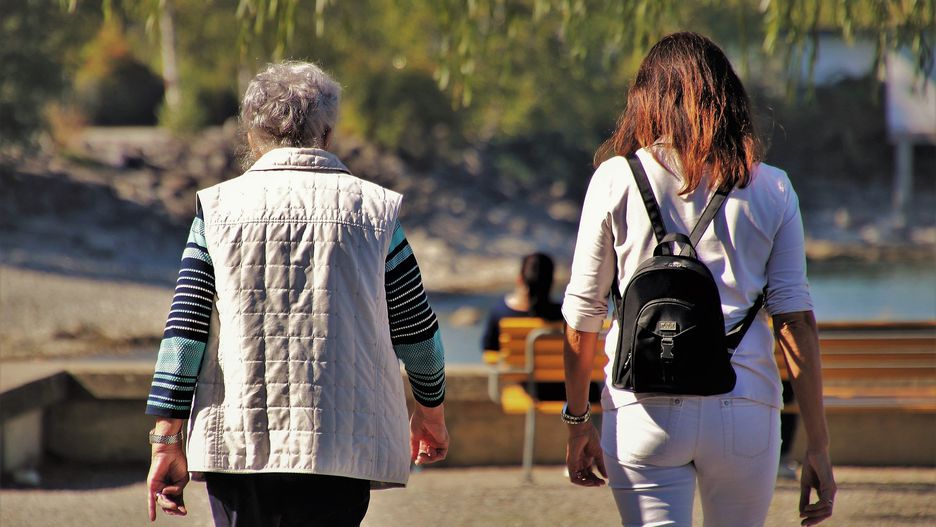 Godziny dla seniorów usunięte. Odmrażanie gospodarki weszło w drugi etap