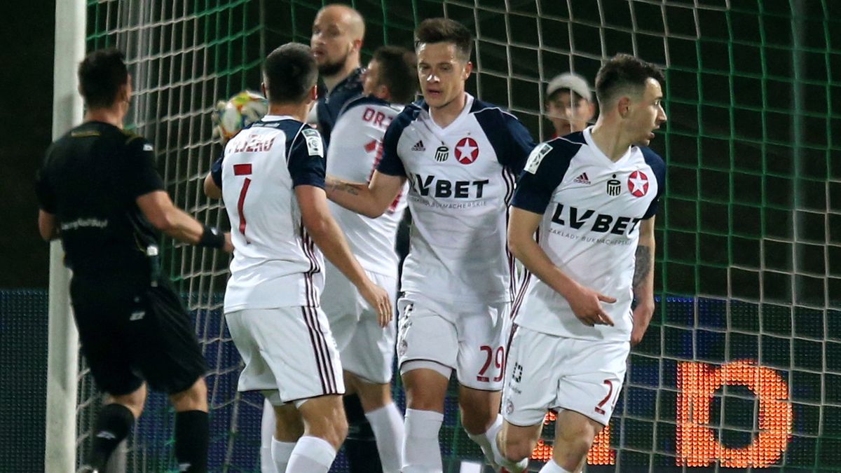 PAP / Andrzej Grygiel / Na zdjęciu: piłkarze Wisły Kraków