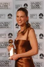 Włosy Hilary Swank dla chorych na raka