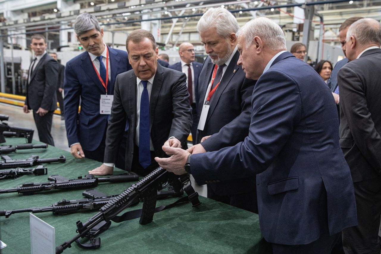 Nowe karabinki AK-12 w fabryce.