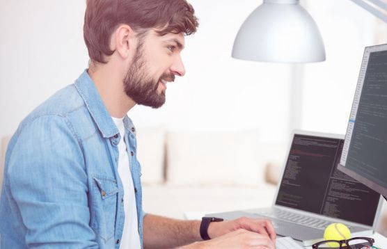 Programiści w Polsce zarabiają średnio 11 tys. złotych, najwyższe pensje w Trójmieście