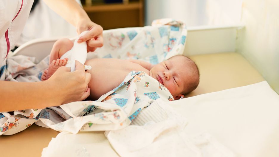 Kosz na pieluchy. Na co zwracać uwagę przy jego zakupie?