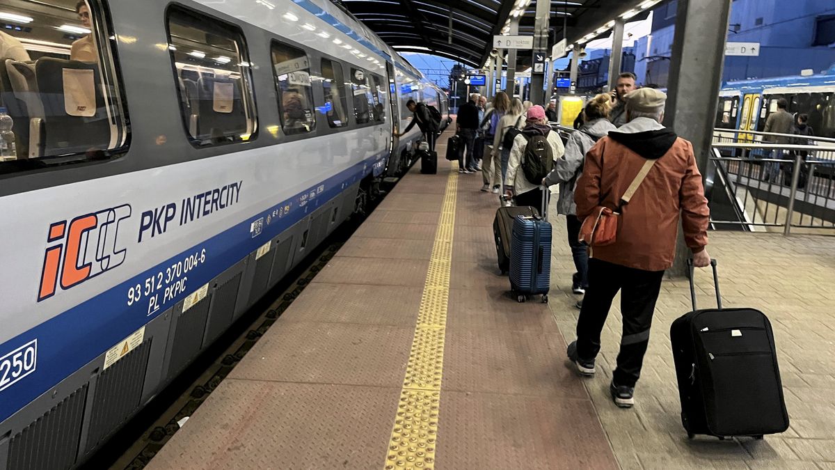 Seniorzy mogą otrzymać mandat w pociągu na nawet 600 zł