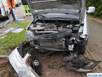 Pijana rozbiła auto. Nigdy nie miała prawa jazdy, jechała z dzieckiem