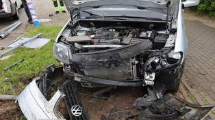 Pijana rozbiła auto. Nigdy nie miała prawa jazdy, jechała z dzieckiem