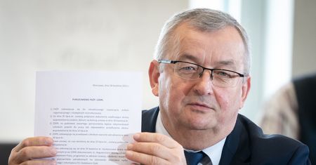 Spór w PAŻP. Minister: Polacy mogą spokojnie planować wakacje. Jest porozumienie