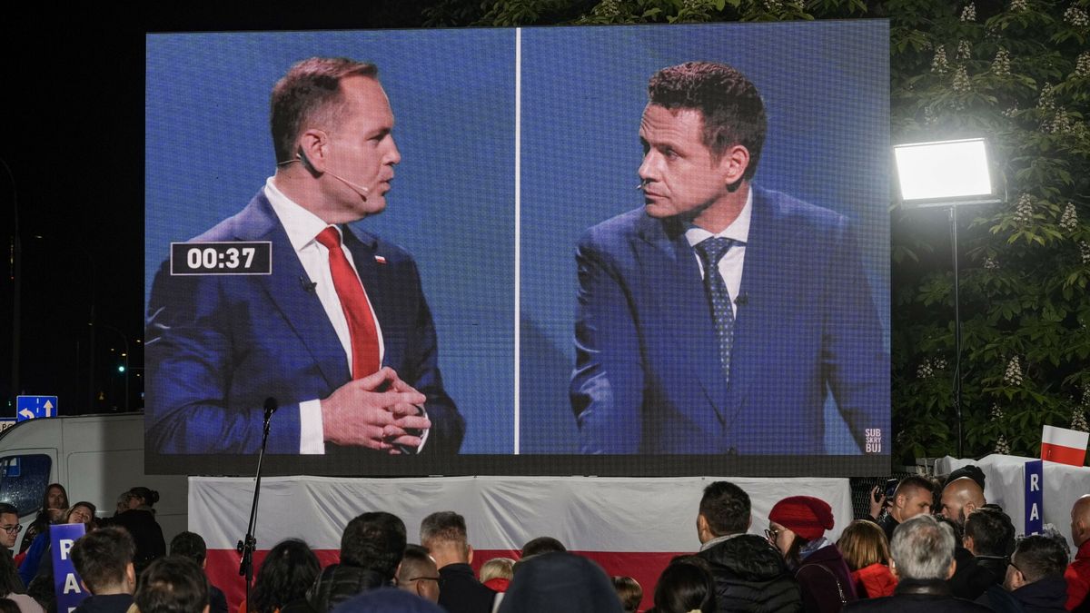 Karol Nawrocki i Rafał Trzskowski podczas debaty w TVP