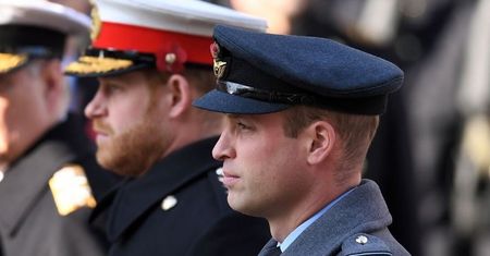 Harry i książę William nadal się nie dogadują. "Wcale nie rozstali się w dobrych stosunkach"
