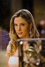 Mira Sorvino ma gościa w swoim ciele