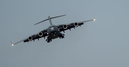 C-17 Globemaster dostarcza sprzęt na Ukrainę. Co to za maszyna?