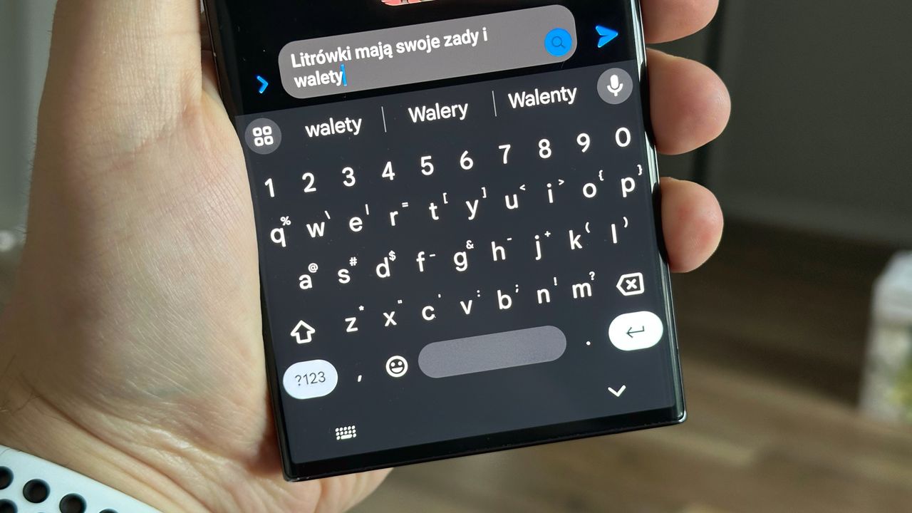 Autokorekta w smartfonach zyska nowe supermoce. Google faszeruje Gboarda sztuczną inteligencją