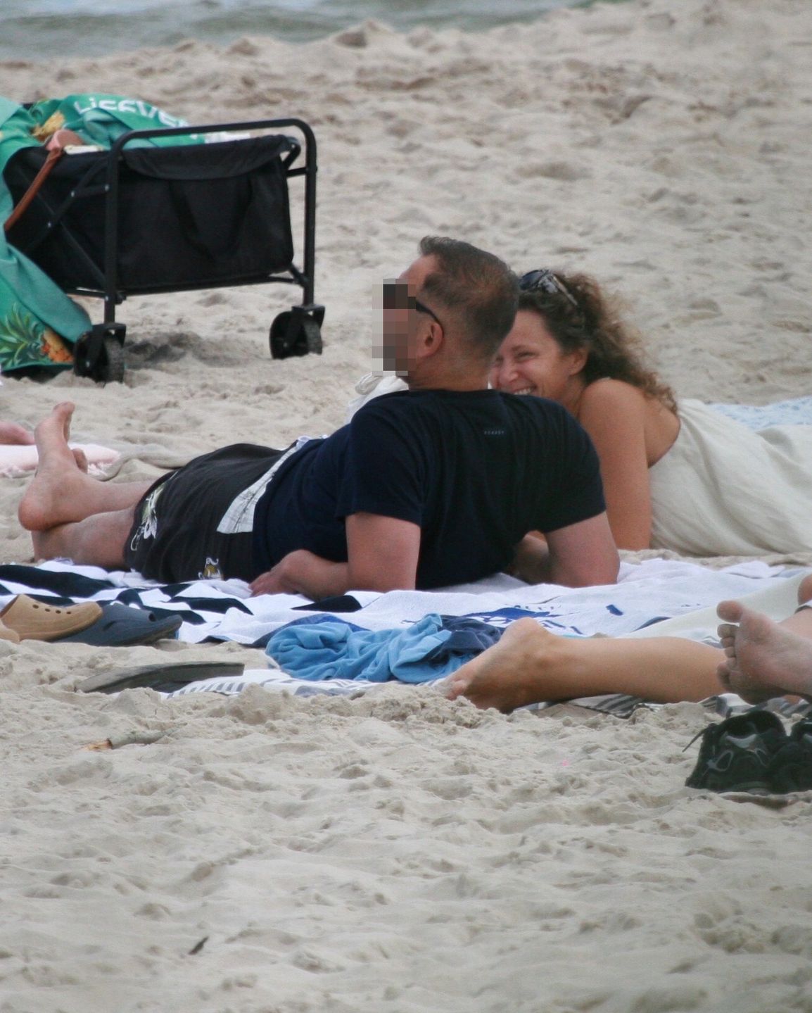 Monika Mrozowska dokazuje na plaży z nowym partnerem 