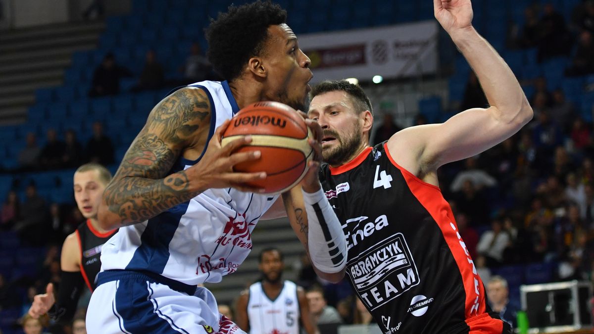 PAP / Marcin Bielecki / Na zdjęciu od lewej: Cleveland Melvin i Dorian Szyttenholm