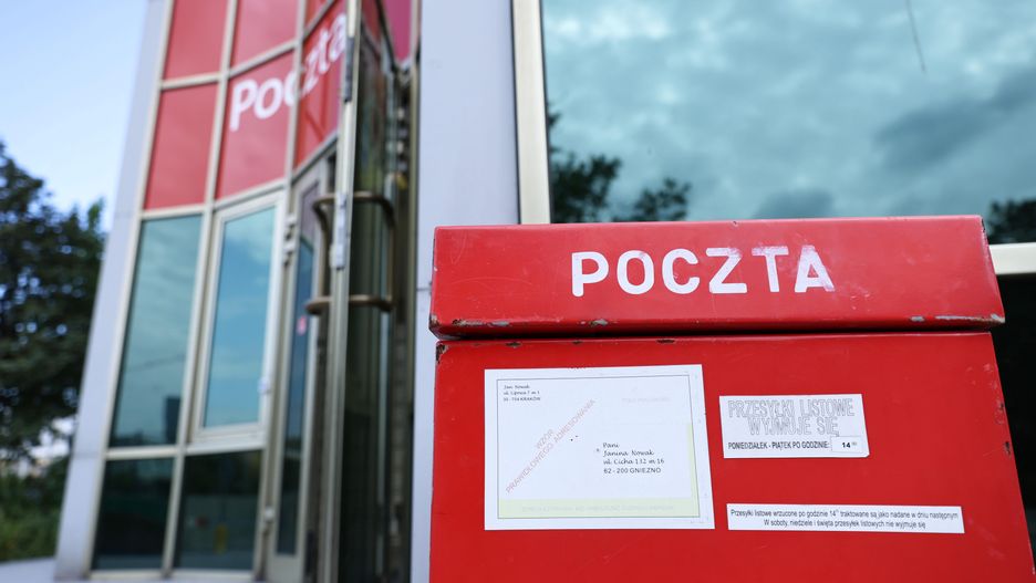 Podwyżki opłat na poczcie. Zapłacimy więcej za nadanie listów i paczek.
