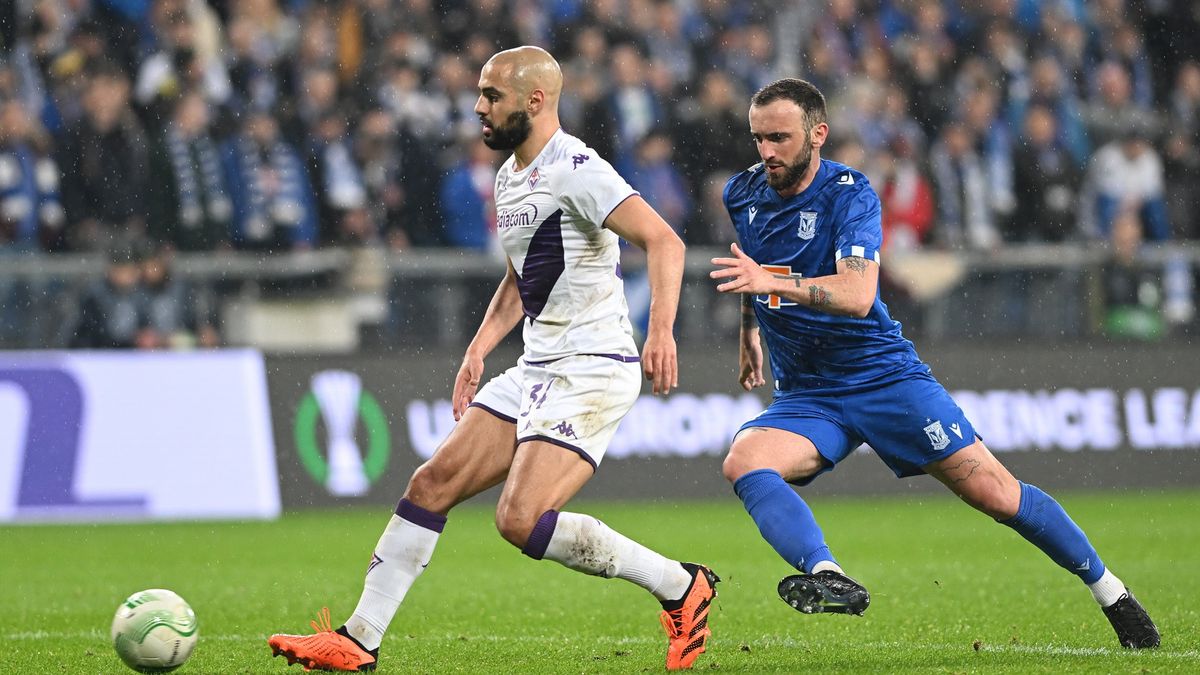 PAP / Jakub Kaczmarczyk / Na zdjęciu: Sofyan Amrabat (z lewej) i Nika Kwekweskiri 