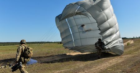 Spadochrony dla komandosów pod lupą prokuratury