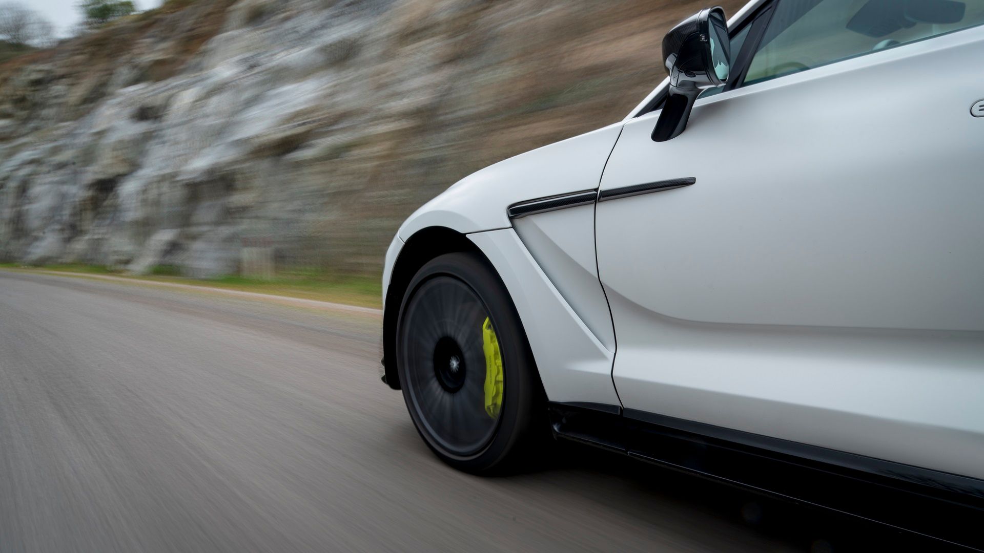 Aston Martin DBX707 (2022)