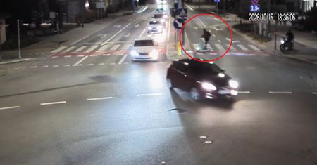 27-latek na hulajnodze. Wszystko nagrały kamery. Wysokość mandatu szokuje