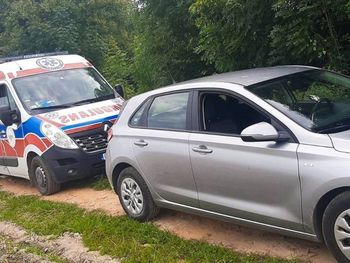 Pijany porzucił auto i uciekał z dzieckiem. Wpadli w polu kukurydzy