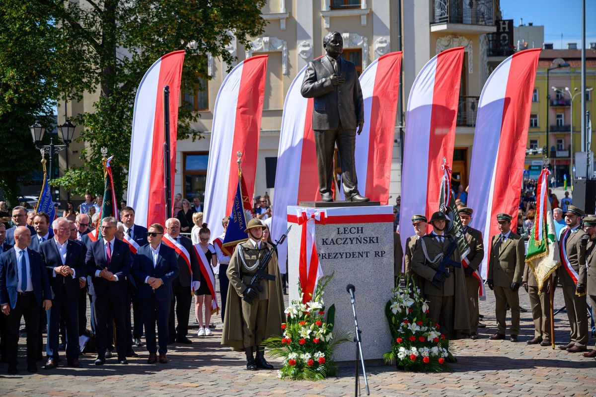 Uroczystość odsłonięcia pomnika prezydenta RP Lecha Kaczyńskiego
