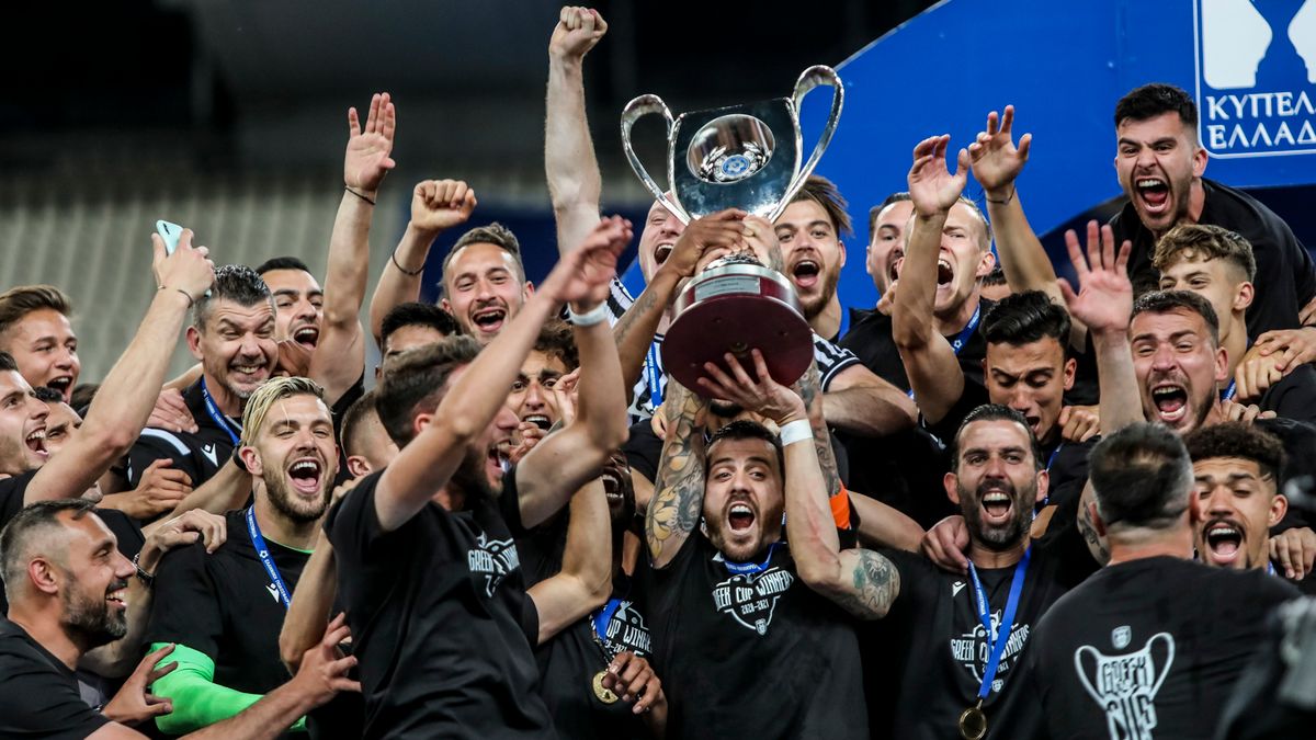 Zdjęcie okładkowe artykułu: PAP/EPA / PANAGIOTIS MOSCHANDREOU / Na zdjęciu: PAOK Saloniki, zdobywca Pucharu Grecji