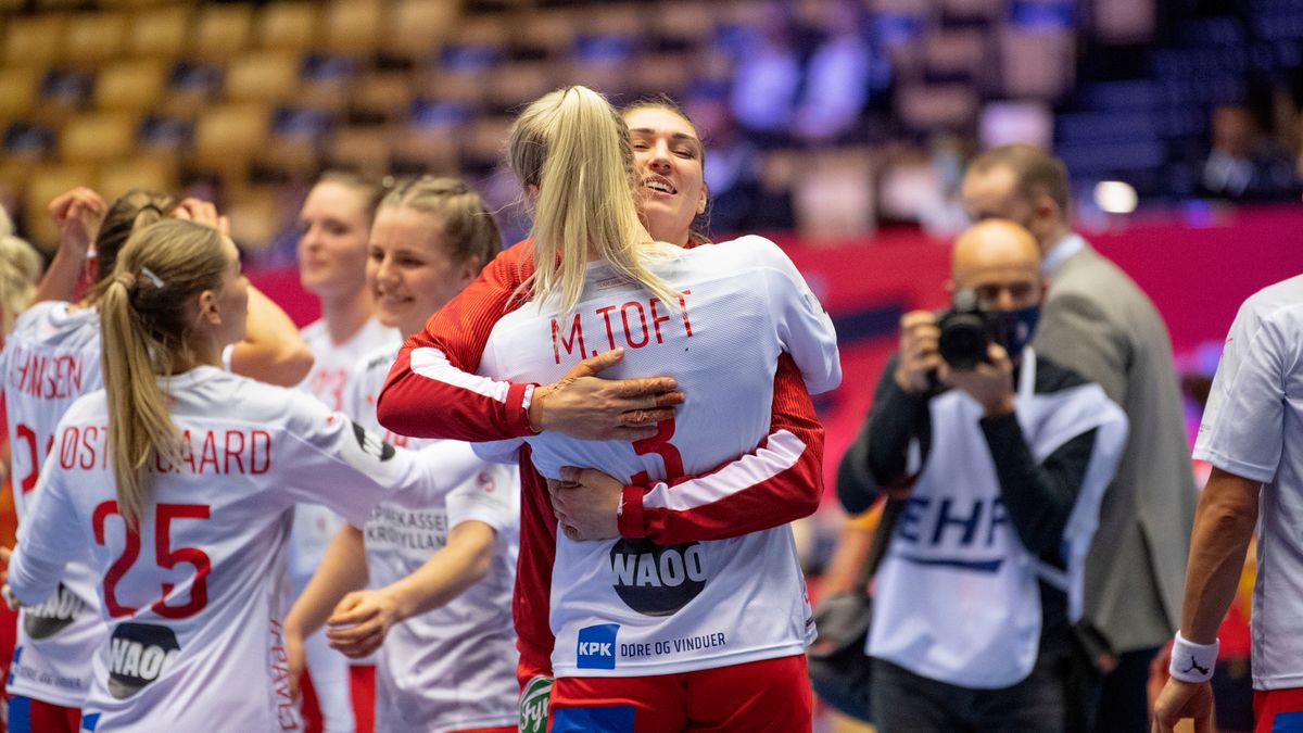 PAP/EPA / BO AMSTRUP / Na zdjęciu: Dunki cieszą się z wygranej